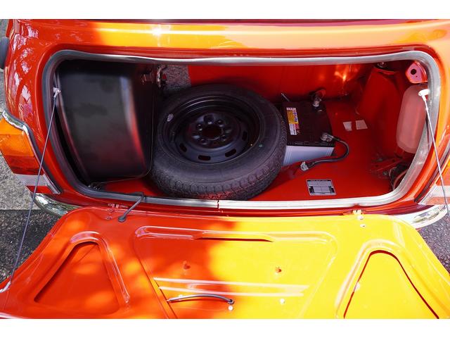 MINI 4MT・ワンオーナー車・フルオリジナル・コンビハンドル・ウッドパネル・ブラックレザーシート・禁煙車・最終モデル・12インチアルミホイール・エアコン・保証付き・ディーラー車・運転席エアバッグ(17枚目)