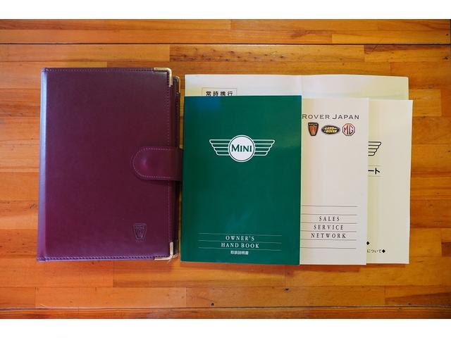 MINI 4MT・ワンオーナー車・フルオリジナル・コンビハンドル・ウッドパネル・ブラックレザーシート・禁煙車・最終モデル・12インチアルミホイール・エアコン・保証付き・ディーラー車・運転席エアバッグ(20枚目)