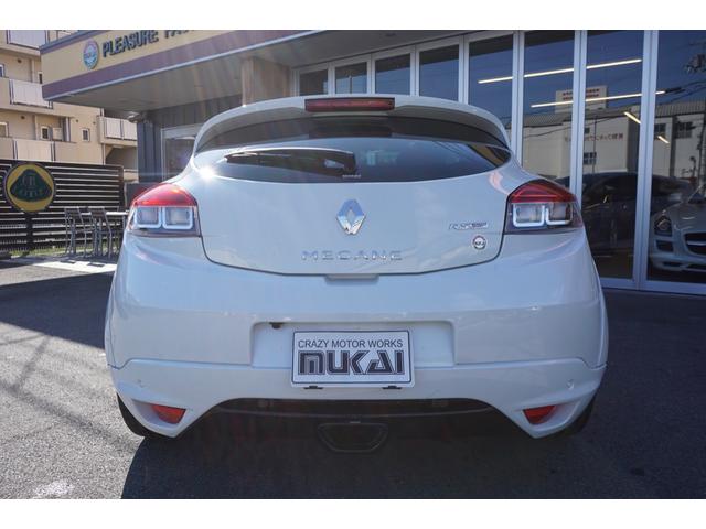 メガーヌ ルノー　スポール　２７３トロフィー２　限定車　アクラボビッチマフラー　カーボンエンド　アルカンタラインテリア（3枚目）