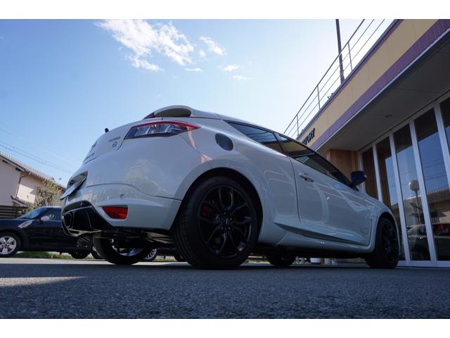 メガーヌ ルノー　スポール　２７３トロフィー２　限定車　アクラボビッチマフラー　カーボンエンド　アルカンタラインテリア（4枚目）