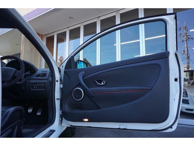 メガーヌ ルノー　スポール　２７３トロフィー２　限定車　アクラボビッチマフラー　カーボンエンド　アルカンタラインテリア（7枚目）