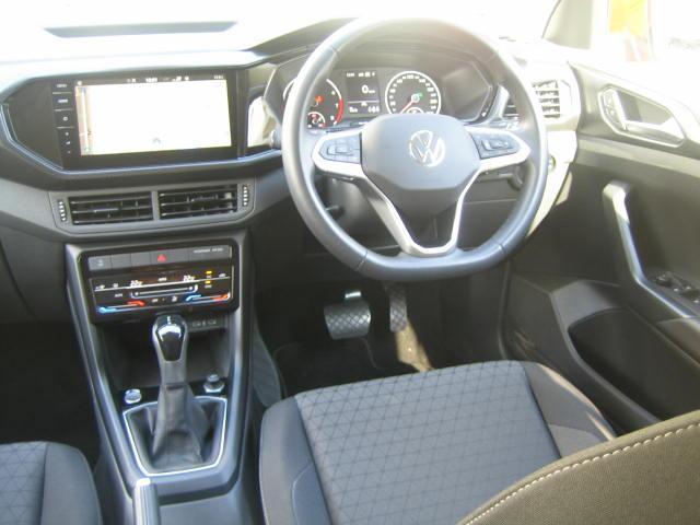 Ｔ－クロス ＴＳＩ　アクティブ　純正ナビ　バックカメラ　アップルカープレイ　クルーズコントロール　ＬＥＤヘッドライト　１オーナー（7枚目）