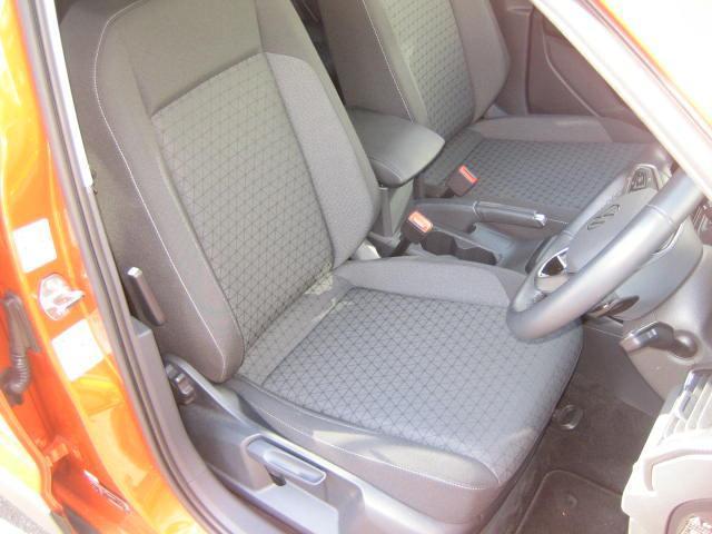 Ｔ－クロス ＴＳＩ　アクティブ　純正ナビ　バックカメラ　アップルカープレイ　クルーズコントロール　ＬＥＤヘッドライト　１オーナー（10枚目）