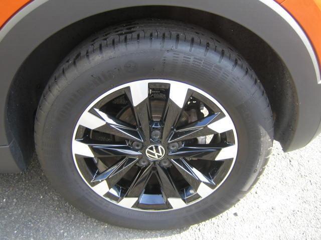 Ｔ－クロス ＴＳＩ　アクティブ　純正ナビ　バックカメラ　アップルカープレイ　クルーズコントロール　ＬＥＤヘッドライト　１オーナー（18枚目）