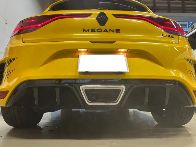 ブリリアントブラックリアディフューザー　／　ＵＬＴＩＭＥ　マットブラックリアデカール