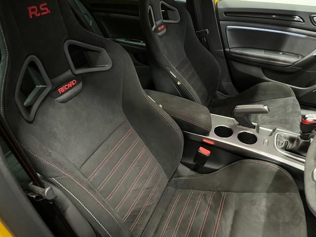 ＲＥＣＡＲＯ製フロントバケットシート（アルカンタラ）