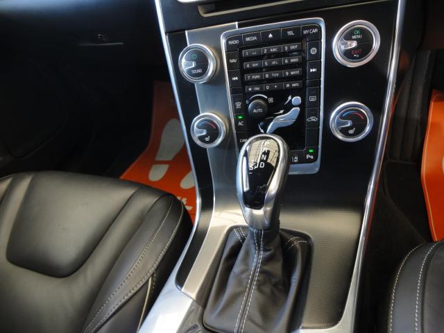 S60 T4 Rデザイン 禁煙車 本革シート 純正ナビバックカメラ ETC 社外18インチアルミ(8枚目)