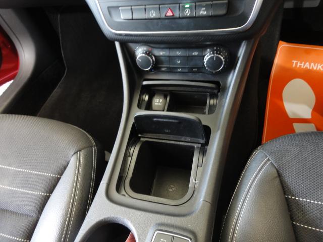 Aクラス A180 レーダーセーフィティパッケージ バリュウパッケージ 禁煙車バックカメラ ETC(8枚目)