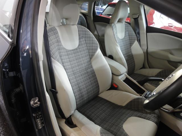 Ｖ４０ Ｄ４　モメンタム　禁煙車　純正ナビ　バックカメラ　ＥＴＣ　シートヒーター　運転席パワーシート　ドライブレコーダー前（6枚目）