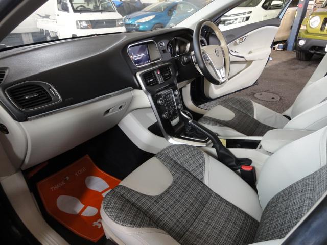 Ｖ４０ Ｄ４　モメンタム　禁煙車　純正ナビ　バックカメラ　ＥＴＣ　シートヒーター　運転席パワーシート　ドライブレコーダー前（7枚目）