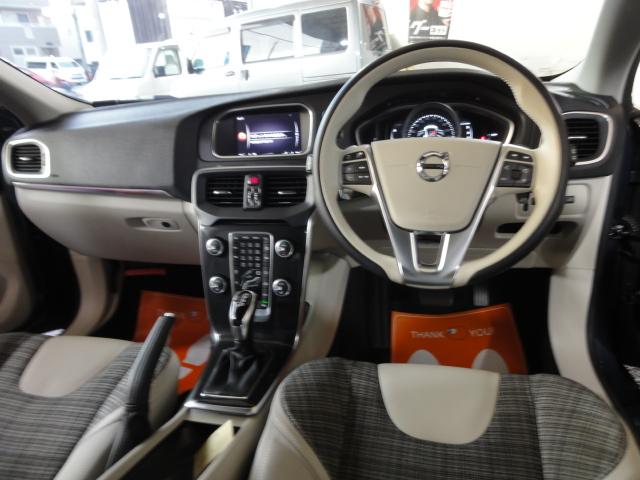 Ｖ４０ Ｄ４　モメンタム　禁煙車　純正ナビ　バックカメラ　ＥＴＣ　シートヒーター　運転席パワーシート　ドライブレコーダー前（8枚目）