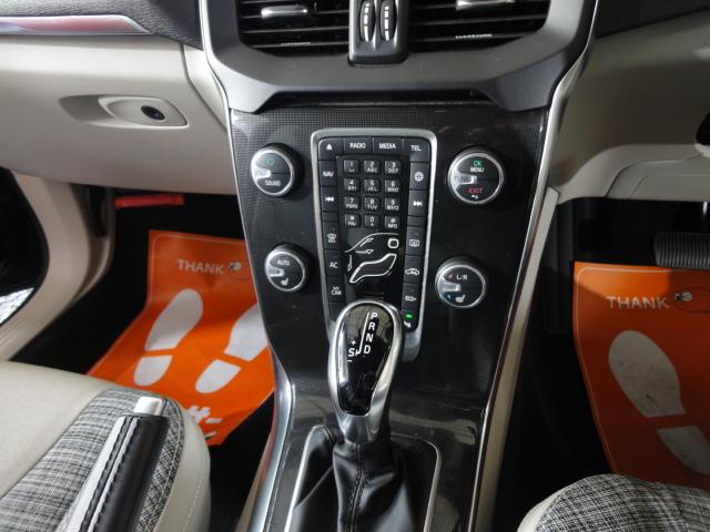 Ｖ４０ Ｄ４　モメンタム　禁煙車　純正ナビ　バックカメラ　ＥＴＣ　シートヒーター　運転席パワーシート　ドライブレコーダー前（9枚目）