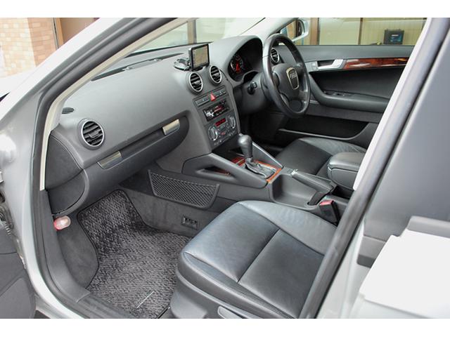 スポーツバック2.0FSI ワンオーナー車 黒レザーシート(5枚目)