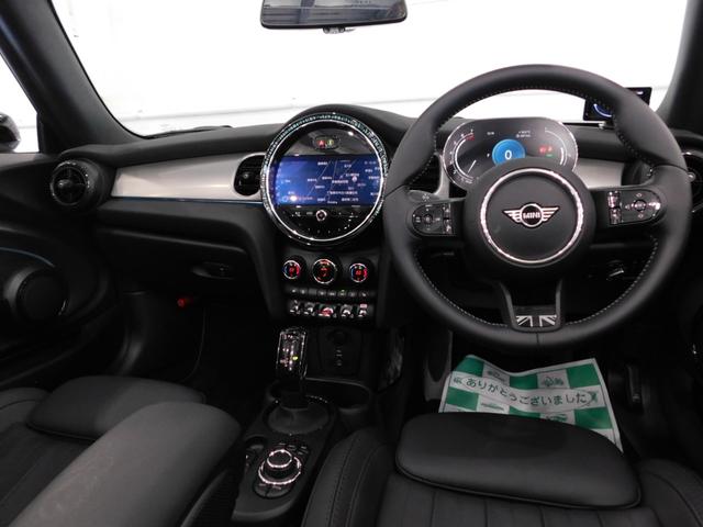 ＭＩＮＩ クーパーＳ　コンバーチブル　レゾリュートエディション　【鑑定済認定車】ブラックレザー・ＭＩＮＩＹＯＵＲＳソフトトップ・ブラックミラーキャップ・ランフラットタイヤ（5枚目）