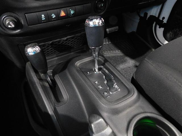 ジープ・ラングラーアンリミテッド スポーツ　４ＷＤ　ラフカントリーリフトアップ　ＳｍｉｔｔｙＦＲバンパー構造変更済みバックカメラ（10枚目）