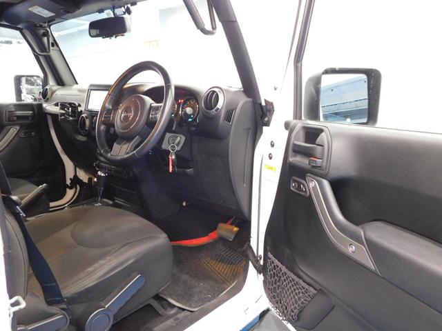 ジープ・ラングラーアンリミテッド スポーツ　４ＷＤ　ラフカントリーリフトアップ　ＳｍｉｔｔｙＦＲバンパー構造変更済みバックカメラ（17枚目）