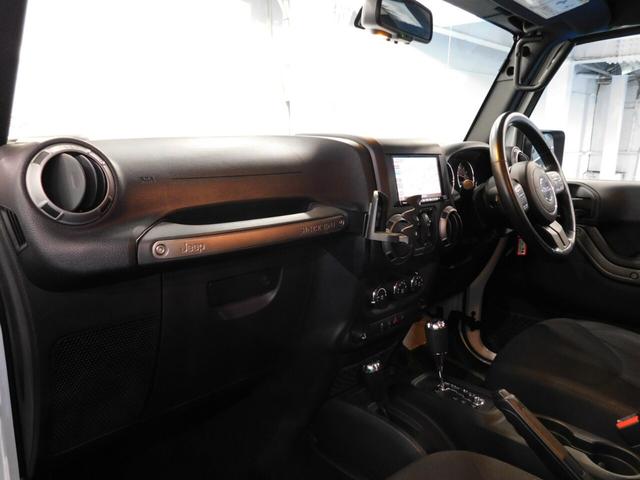 ジープ・ラングラーアンリミテッド スポーツ　４ＷＤ　ラフカントリーリフトアップ　ＳｍｉｔｔｙＦＲバンパー構造変更済みバックカメラ（21枚目）