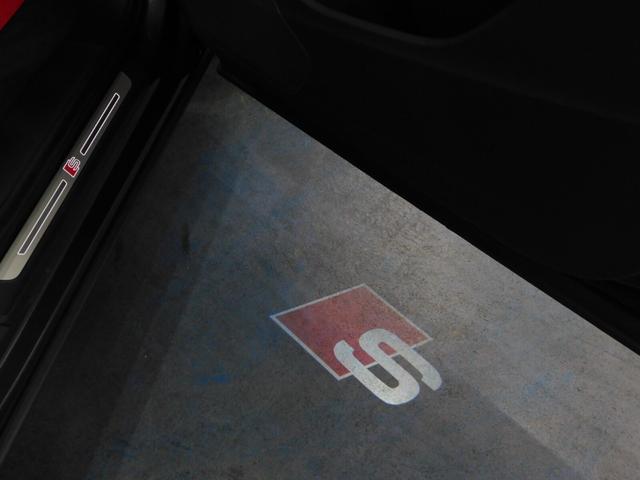 Ｑ７ ５０ＴＤＩクワトロ　Ｓライン　ディーゼルターボ　４ＷＤ　鑑定済認定車・本革・ワンオーナー車・ナビテレビ（30枚目）