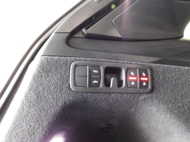 Ｑ７ ５０ＴＤＩクワトロ　Ｓライン　ディーゼルターボ　４ＷＤ　鑑定済認定車・本革・ワンオーナー車・ナビテレビ（51枚目）