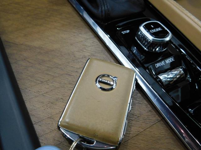 ＸＣ９０ Ｔ６　ＡＷＤ　インスクリプション　４ＷＤ　鑑定済認定車・サンルーフ・ナッパレザーシート・純正ナビテレビ・ヘッドアップディスプレイ・ルーフレール（24枚目）