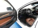 スタイリッシュな運転席ドアの全景です。電動格納ミラーのワンタッチ開閉、ロック開閉が可能です。