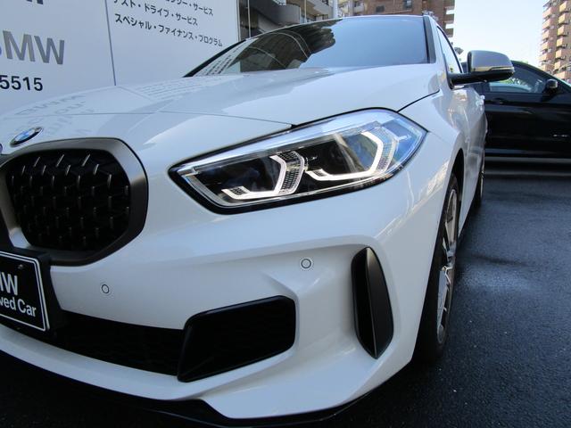 M135i xDrive 弊社デモカー 新車保証継承 リバースアシスト アクティブクルーズ 電動リアゲート 電動フロントシート コンフォートアクセス 18インチAW バックカメラ 全周囲センサー 衝突軽減ブレーキ SOSコール(50枚目)
