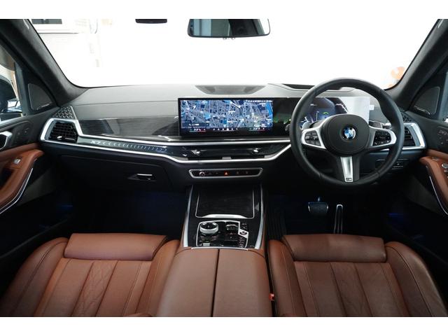 Ｘ７ ｘＤｒｉｖｅ　４０ｄ　Ｍスポーツ　弊社下１オーナー　Ｍｓｐｏｒｔパッケージプロ　タルトゥーホメリノレザー　２２インチアロイ　スカイラウンジサンルーフ　ドライビングアシストプロ　ハーマンカードン４６４Ｗ１６スピーカー　正規認定中古車（5枚目）