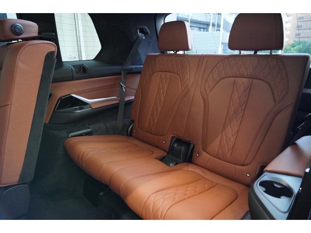 Ｘ７ ｘＤｒｉｖｅ　４０ｄ　Ｍスポーツ　弊社下１オーナー　Ｍｓｐｏｒｔパッケージプロ　タルトゥーホメリノレザー　２２インチアロイ　スカイラウンジサンルーフ　ドライビングアシストプロ　ハーマンカードン４６４Ｗ１６スピーカー　正規認定中古車（8枚目）