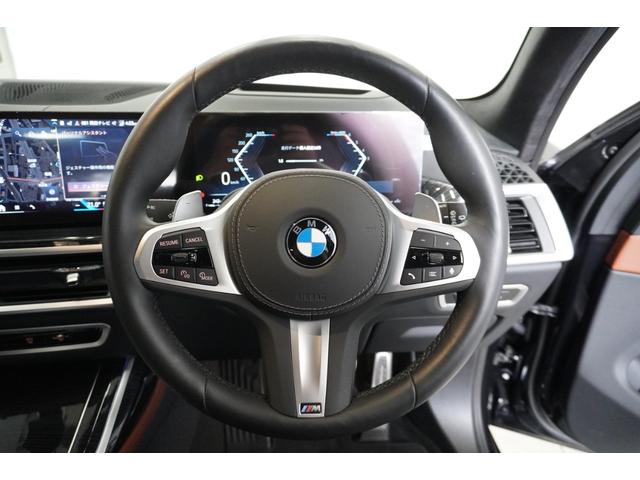 Ｘ７ ｘＤｒｉｖｅ　４０ｄ　Ｍスポーツ　弊社下１オーナー　Ｍｓｐｏｒｔパッケージプロ　タルトゥーホメリノレザー　２２インチアロイ　スカイラウンジサンルーフ　ドライビングアシストプロ　ハーマンカードン４６４Ｗ１６スピーカー　正規認定中古車（10枚目）