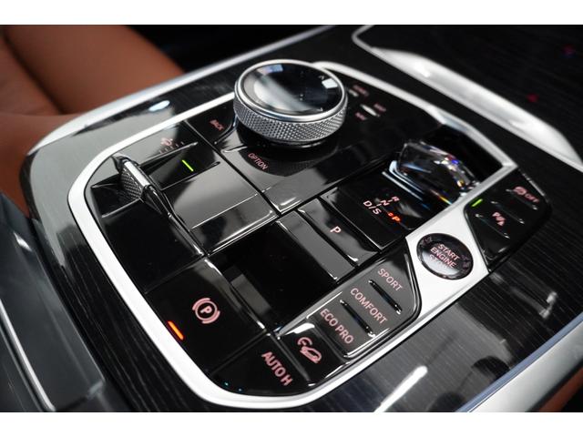 Ｘ７ ｘＤｒｉｖｅ　４０ｄ　Ｍスポーツ　弊社下１オーナー　Ｍｓｐｏｒｔパッケージプロ　タルトゥーホメリノレザー　２２インチアロイ　スカイラウンジサンルーフ　ドライビングアシストプロ　ハーマンカードン４６４Ｗ１６スピーカー　正規認定中古車（11枚目）