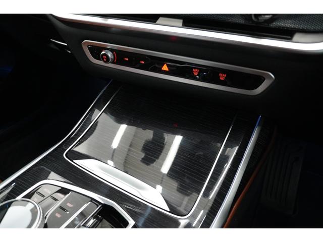 Ｘ７ ｘＤｒｉｖｅ　４０ｄ　Ｍスポーツ　弊社下１オーナー　Ｍｓｐｏｒｔパッケージプロ　タルトゥーホメリノレザー　２２インチアロイ　スカイラウンジサンルーフ　ドライビングアシストプロ　ハーマンカードン４６４Ｗ１６スピーカー　正規認定中古車（19枚目）