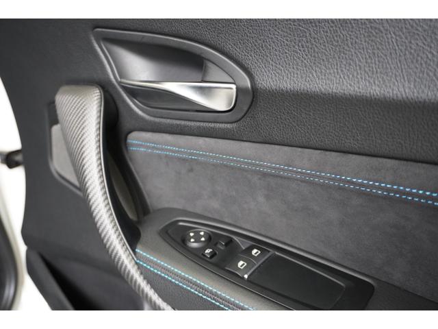 展示スペースに限りがございます。故に一部掲載車両を展示場外（倉庫）にて保管しております。ご来店頂く際には事前にお問合せを頂き保管状況をご確認頂ければ幸いです。無料通話００７８−６０４１−６６６９迄