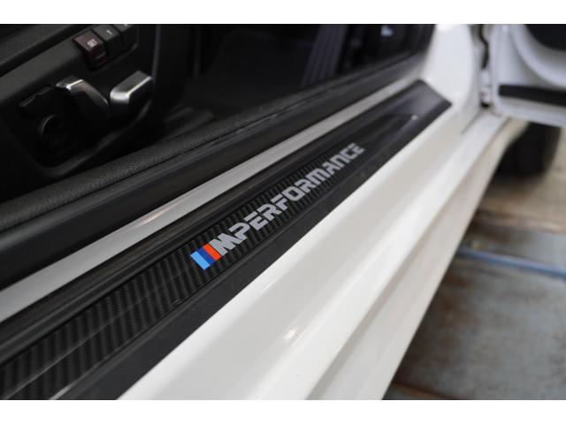 展示スペースに限りがございます。故に一部掲載車両を展示場外（倉庫）にて保管しております。ご来店頂く際には事前にお問合せを頂き保管状況をご確認頂ければ幸いです。無料通話００７８−６０４１−６６６９迄