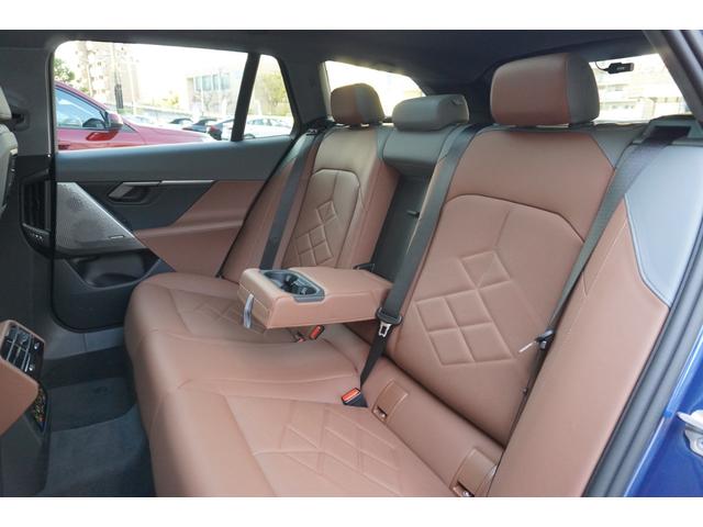 5シリーズ 523d xDriveツーリング エクスクルーシブ 弊社デモカー セレクトP コンフォートドライブP ExclusiveメリノレザーP コッパーブラウンレザー パノラマガラスサンルーフ アダプティブサス 後輪操舵 ベンチレーション 正規認定中古車(7枚目)