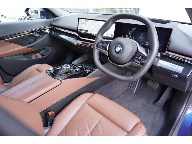 5シリーズ 523d xDriveツーリング エクスクルーシブ 弊社デモカー セレクトP コンフォートドライブP ExclusiveメリノレザーP コッパーブラウンレザー パノラマガラスサンルーフ アダプティブサス 後輪操舵 ベンチレーション 正規認定中古車(27枚目)