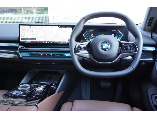 5シリーズ 523d xDriveツーリング エクスクルーシブ 弊社デモカー セレクトP コンフォートドライブP ExclusiveメリノレザーP コッパーブラウンレザー パノラマガラスサンルーフ アダプティブサス 後輪操舵 ベンチレーション 正規認定中古車(59枚目)