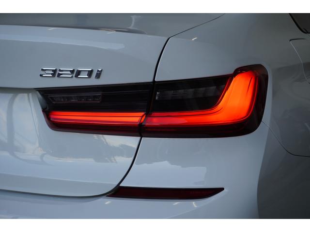 展示スペースに限りがございます。故に一部掲載車両を展示場外（倉庫）にて保管しております。ご来店頂く際には事前にお問合せを頂き保管状況をご確認頂ければ幸いです。無料通話００７８−６０４１−６６６９迄