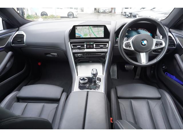 8シリーズ 840i グランクーペ Mスポーツ 弊社下取ワンオーナー アダプティブMサス(アクティブスタビライザー付き) ブラックメリノレザー 20インチMライトアロイ パノラマガラスサンルーフ ドライビングアシストプロ LED 正規認定中古車(5枚目)