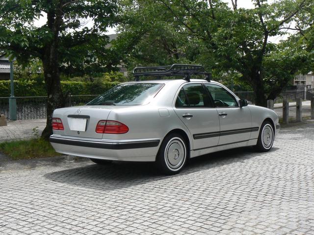 Ｅ２４０本国仕様キャリヤ＆カーゴワイトリボンタイヤ　ワンオーナー車本国仕様ホワイトリボンタイヤンルーフキャリア(76枚目)