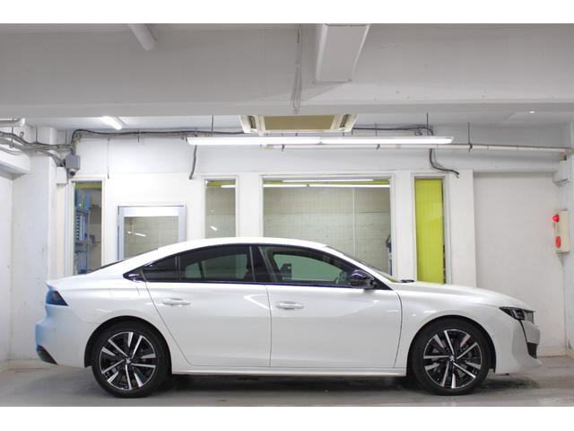 �T�C�h�K���X����t���[������苎�����t���[�����X�h�A�́A���[�{�f�B�E��~���E�C�i�ɖ������T�C�h�r���[�𐶂ݏo���Ɠ����ɁA�����A�����A���ꂼ��̐��x�ȂǁA�{�f�B�\���̗D�ꂽ�i���𕨌���Ă������܂��B