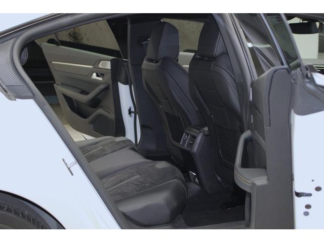 �����I�̔N�����o�ĂT�O�W�@�ɑ����ꂽ�̂́A�u�����h�̃V���{���ƂȂ�������A�O���b�V�u�ȃ��f���B���̃t�����g�t�F�C�X�ɂ́A�v�W���[�̌ւ�Ɩ�S���݂Ȃ����Ă������܂��B