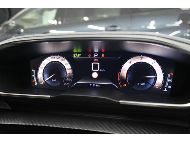 �����@�B���v�킹�������ɖ��������[�^�[�p�l���B�^�R���[�^�[�͒��]���̎��F�������߂邽�ߎ��v�Ƌt��]�̎d�l�ƂȂ�A�X�s�[�h���[�^�[�ƍ��E�Ώ̂Ńo�����X�̂Ƃꂽ�A���j�[�N�ȃf�U�C���ƂȂ��Ă���܂��B