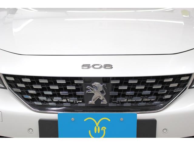 �{���l�b�g�̐�[�ɂ́g�T�O�W�h�̃G���u�������ւ炵���ɋP���Ă���܂��B���̃X�^�C���́A�P�X�U�W�N�̃v�W���[�T�O�S����e����^����ꂽ���̂ł������܂��B