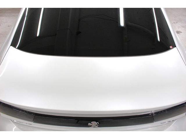 �G�A�R����i�r�Q�[�V�����A�I�[�f�B�I�Ȃǎ�ȋ@�\�ւ̃A�N�Z�X�͂��̃X�C�b�`�ŃX�s�[�f�B�ɑ��삪�\�ł������܂��B�����ăZ���^�[�R���\�[���ɂ̓V���[�g�X�g���[�N�̃V�t�g���o�[���������܂��B