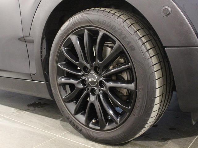ＭＩＮＩ クーパーＳ　クラブマン　ミッドナイトブラック／ワンオーナー／認定中古車／衝突被害軽減ブレーキ／前後ソナー／ＨＤＤナビ／ＬＥＤヘッドライト／アクティブクルーズコントロール／ＥＴＣ／スマートキー／本革シート／シートヒーター（14枚目）