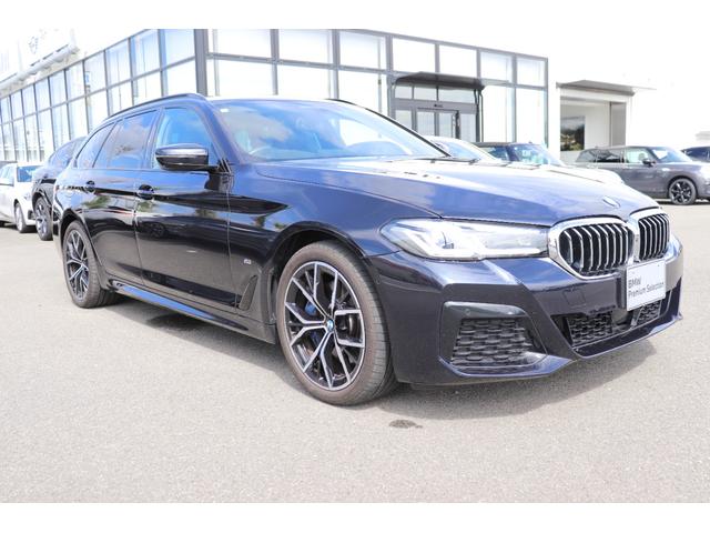 ５シリーズ ５３０ｉツーリング　Ｍスポーツ　カーボンブラック／認定中古車／インテリジェントセーフティ／電動シート／ナビ／Ｂｌｕｅｔｏｏｔｈ／ＬＥＤヘッドライト／ＥＴＣ／レザーシート／シートヒーター／オートテールゲート／バックカメラ／前車追従機能（2枚目）