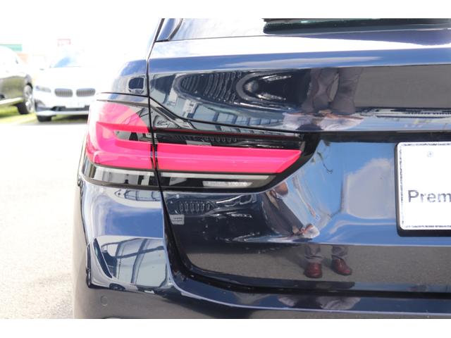 ５シリーズ ５３０ｉツーリング　Ｍスポーツ　カーボンブラック／認定中古車／インテリジェントセーフティ／電動シート／ナビ／Ｂｌｕｅｔｏｏｔｈ／ＬＥＤヘッドライト／ＥＴＣ／レザーシート／シートヒーター／オートテールゲート／バックカメラ／前車追従機能（18枚目）