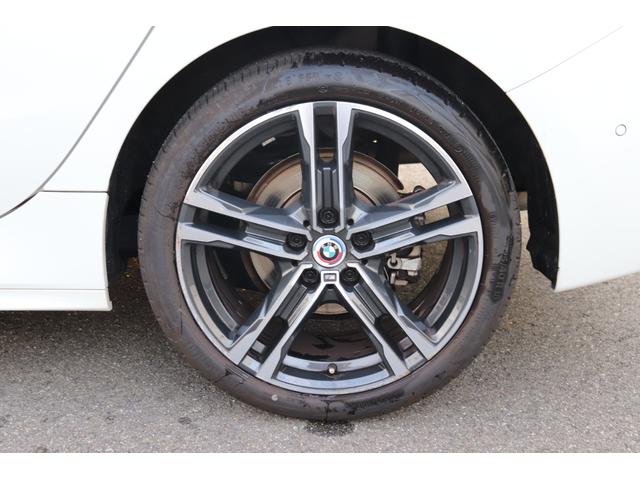 １シリーズ １１８ｉ　Ｍスポーツ　アルピンホワイト／認定中古車／ディーラー／レンタアップ／ブルートゥース／コーナーセンサー／ＥＴＣ／ＬＥＤヘッド／ＡＣＣ／バックカメラ／電動シ－ト／ＵＳＢ／スマートキー／ＨＤＤナビ／ナビ／キーレス（12枚目）
