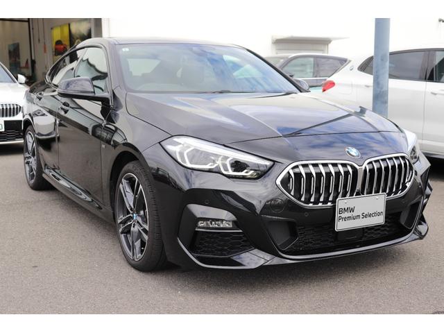 ２シリーズ ２１８ｄグランクーペ　Ｍスポーツ　ブラックサファイア／認定中古車／ディーラー／パワーシート／Ｐアシスト／ＵＳＢ／Ｂカメラ／Ｂｌｕｅｔｏｏｔｈ／前車追従機能／ＬＥＤヘッドライト／ＨＤＤナビ／スマートキー／衝突軽減ブレーキ／ＥＴＣ／（3枚目）
