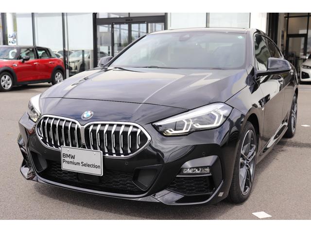 ２シリーズ ２１８ｄグランクーペ　Ｍスポーツ　ブラックサファイア／認定中古車／ディーラー／パワーシート／Ｐアシスト／ＵＳＢ／Ｂカメラ／Ｂｌｕｅｔｏｏｔｈ／前車追従機能／ＬＥＤヘッドライト／ＨＤＤナビ／スマートキー／衝突軽減ブレーキ／ＥＴＣ／（4枚目）